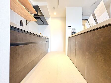 【キッチン】ご家族との会話を楽しみながらお料理ができる空間です。の中心になる場所です。