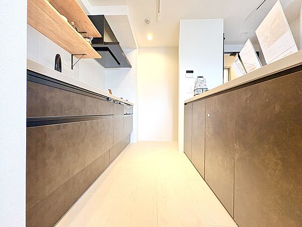 【キッチン】ご家族との会話を楽しみながらお料理ができる空間です。の中心になる場所です。