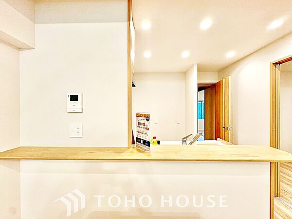 【キッチン】香り立つ料理と、静かに流れる日常を彩る音楽。暮らしを楽しむための場所。