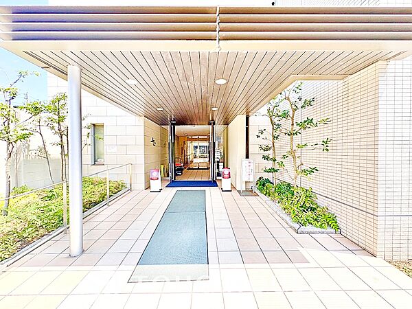 【エントランス】敷居をまたぐことが幸せを呼び込む