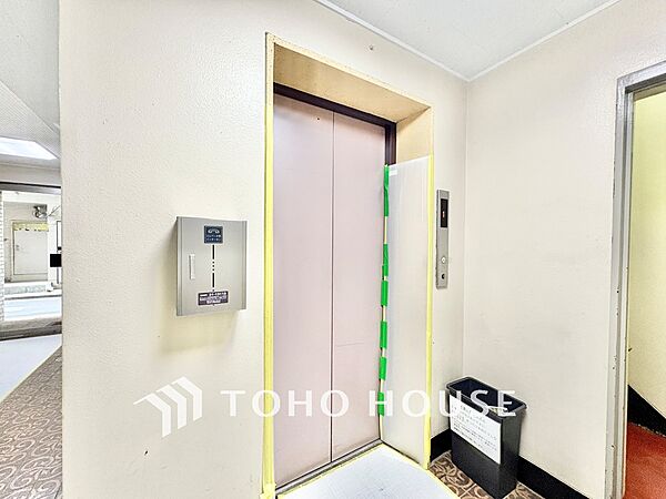上階への移動もスムーズに行えるエレベーターを完備。日々のお買い物帰りも快適です。