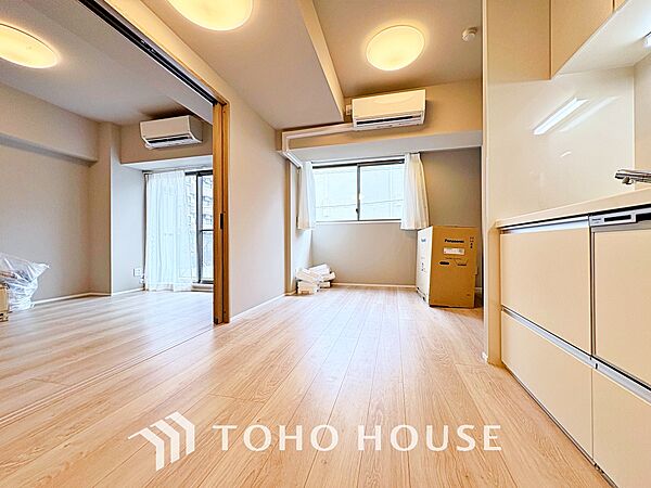 叶えたかったのは落ち着きのあるナチュラルな風合い、そして開放感があるリビング。優雅な気分に浸れる幸せな時間を家族が自然と集まりたくなるこの空間で。