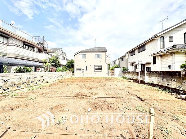 【外観】落ち着いた街並みに調和する、洗練された外観デザインです。