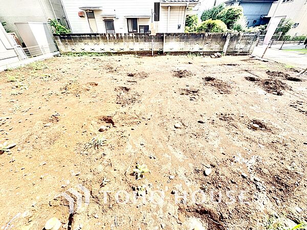 【駐車場】駐車スペースを確保しており、お車をお持ちの方にも安心の住まいです。