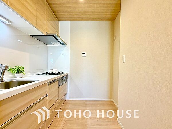 【KITCHEN】◆ワクワク◆開放的で機能性も高いシステムキッチン。お子様は毎日のご飯にワクワク！