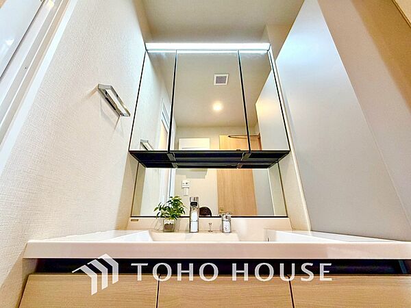 【KITCHEN】◆開放的◆後片付けが楽なシステムキッチン。収納スペースの充実！