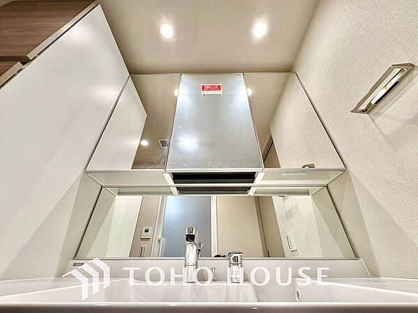 【WASHROOM】◆快適◆煌びやかな暮らしの中にも忘れたくない快適さ。大きな収納が助けてくれます。