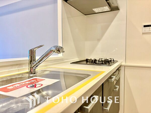 【KITCHEN】◆開放的◆後片付けが楽なシステムキッチン。収納スペースの充実！