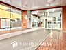 エントランス：【ENTRANCE】◆家族◆家で家族と過ごす時間は限られている。帰りを待つ家族の元へと急ぐときの弾む思い。そんな思いを引き立てる邸宅。