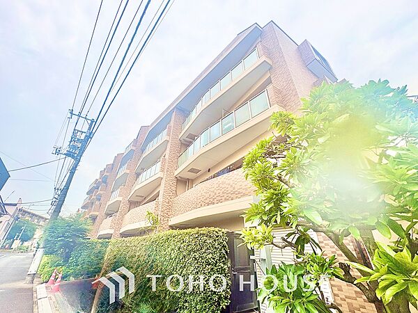 叶えたかったのは落ち着きのあるナチュラルな風合い、そして開放感があるリビング。優雅な気分に浸れる幸せな時間を家族が自然と集まりたくなるこの空間で。
