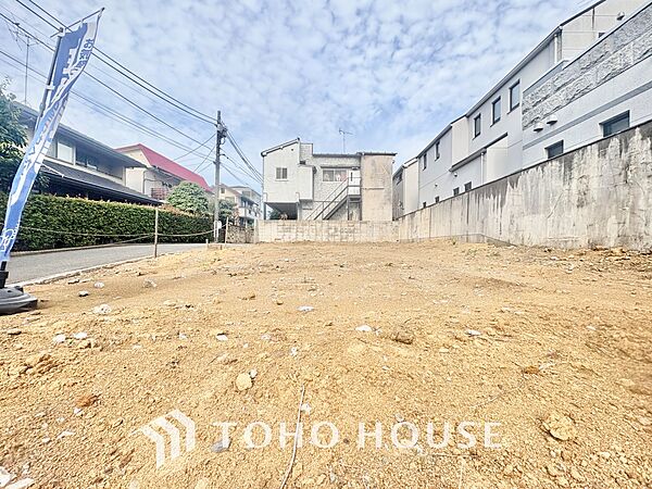 【Light shower】太陽光をたくさん感じながら、明るく豊かな暮らしを約束する住まい。四季の移ろいを感じながら、我が子の成長を見守る。そんな家がここに。