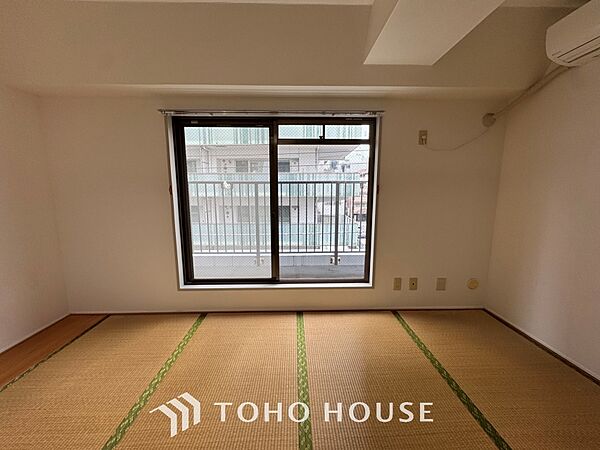 叶えたかったのは落ち着きのあるナチュラルな風合い、そして開放感があるリビング。優雅な気分に浸れる幸せな時間を家族が自然と集まりたくなるこの空間で。