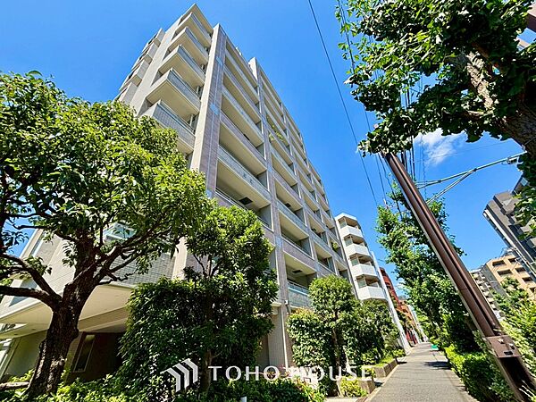 ◆窓を開けると◆冷涼な風、そよぐリビング。だんらんの場所はここから始まり、ここで終わる。家族の笑顔が集う素敵な場所だから、こだわり抜いた思いが詰まっているのだと思う。