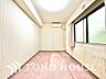 子供部屋：【居室】主寝室としても、お子様のお部屋としても使いやすい一室です。
