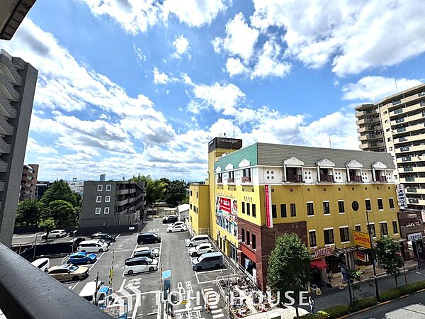 【BALCONY】◆BLUE SKY◆自然の心地よさに包まれる。大開口の外に広がるのは爽やかな青空。