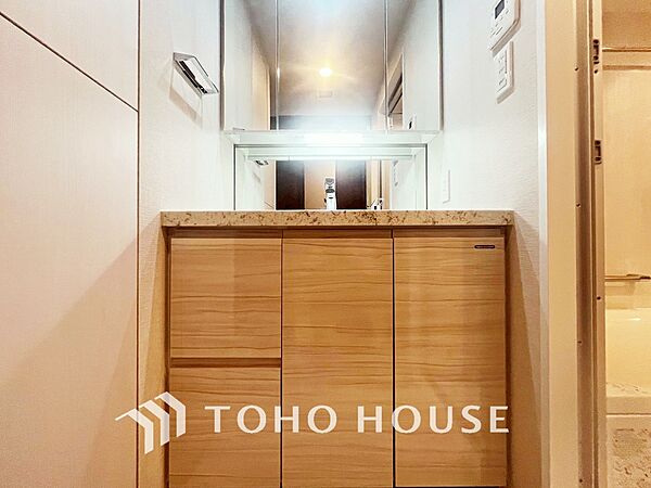 【WASHROOM】◆快適◆煌びやかな暮らしの中にも忘れたくない快適さ。大きな収納が助けてくれます。