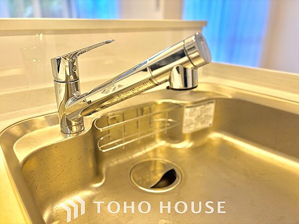 誰もが住みたい街。その風貌は、暮らしの誇りと輝きを物語る。都会の喧騒を脱いでいく。こころのタイムトンネル。洗練と緑の共演が、憩いの空間。