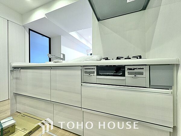 ◆愛育◆キッチンは家族の絆を育む大切な空間。シンプルで使い易いSystemKitchenで愉しく作る料理は愛情のある美味しいご馳走に。家族で使える広々としたダイニングキッチンです。
