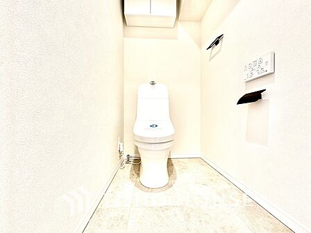 【トイレ】落ち着いた空間に仕上がっており快適にご使用できそうです。