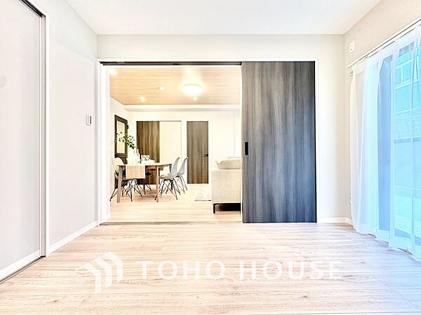 【居室】シンプルで使いやすく、どんな家具にも馴染む居室です。