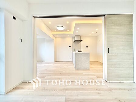 ◆闇夜の輝き◆オレンジ色の光は大人になった今の僕にはわかる。1日の終わりを伝えに来たわけではなく、また明日が来る方へ導いてくれた事を。