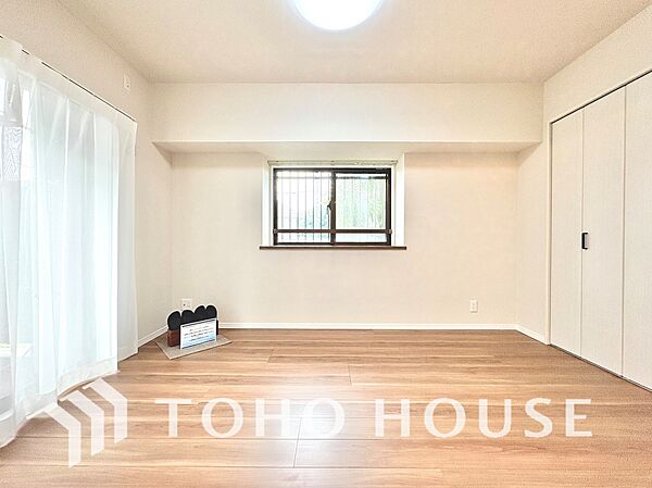 【居室】主寝室としても、お子様のお部屋としても使いやすい一室です。
