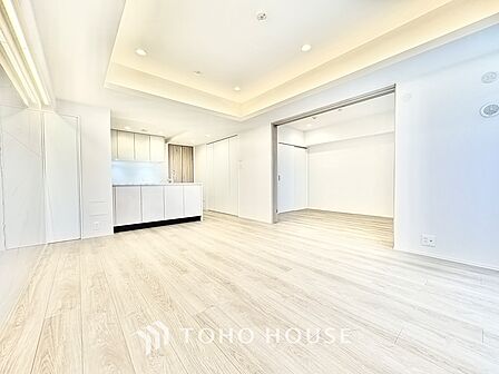 忙しい朝でも、しっかり家族が揃って食事をして頂けるゆとりある大きさのダイニングスペース。