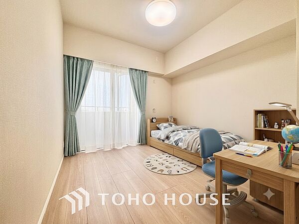 ※生成AIによるイメージです。家具・小物は販売価格に含まれません。【PRIVATE ROOM】◆属毛離裏◆子は父を手本とし、母に愛育されて成長する。家族の深い繋がり。いつまでも大切にしたい。