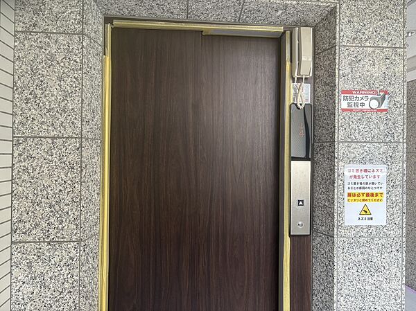 【Living room】◆リビング◆家族への思いを抱きながら、平和に過ごす悠久の時。あたかかく感じるのは、日当たりだけではない。広く和やかに暮らせる空間と、家族の存在を噛みしめて。