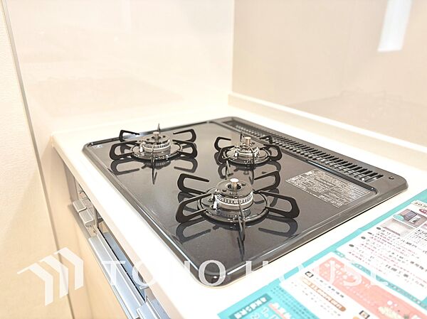 【キッチン】ご家族との会話を楽しみながらお料理ができる空間です。