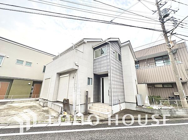 【外観】街並みに自然と馴染みながらも、しっかり存在感を放つ一邸です