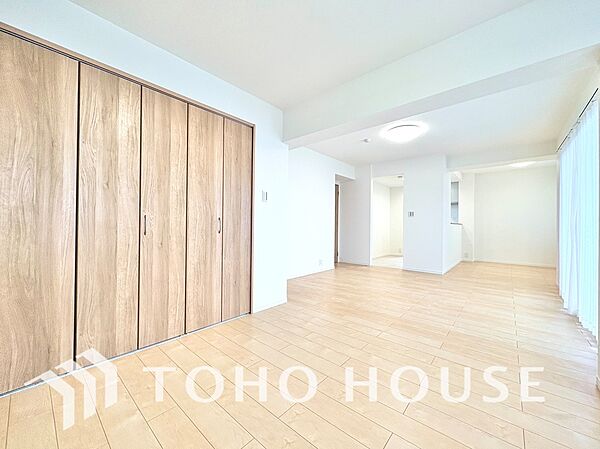 【リビング】家族が自然と集まりたくなる、心地よい広さの空間。