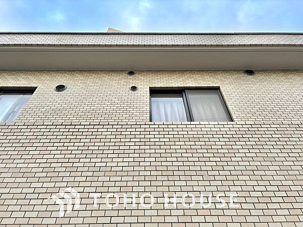 【APPEARANCE】◆眩い◆光が燦々と入り、家族の笑顔を照らす。「いつまでも続いて」と願う夢のような毎日がここにある。