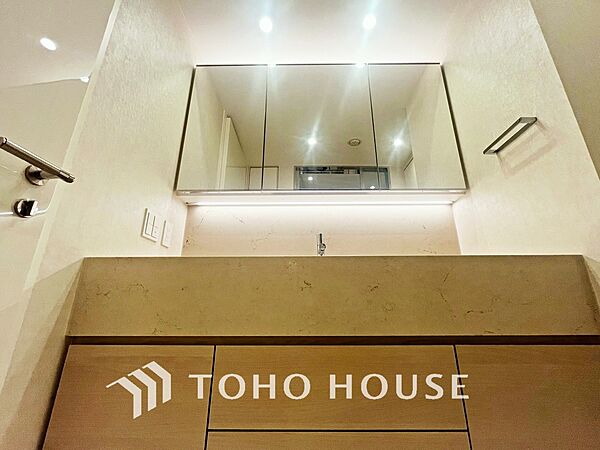 【WASHROOM】◆快適◆煌びやかな暮らしの中にも忘れたくない快適さ。大きな収納が助けてくれます。
