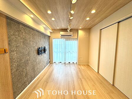 【Ease】家族個々の安らぎの空間。プライベートなBedRoomは暮らす方の感性で造り上げたいもの。誰もが好みで飾れるシンプルな室内に仕上げてあります。
