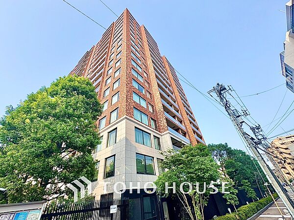その邸が魅せる気品、重厚感、柔らかさ。それは訪れた人に安らぎを与える特別な空間。すべての始まりをここから。