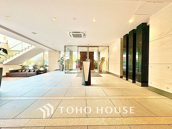 【Entrance】遠くから愛する人の声が聞こえる。「ただいま」と「おかえり」が心地よく交差する。ここは一刻も早くたどり着きたい場所。
