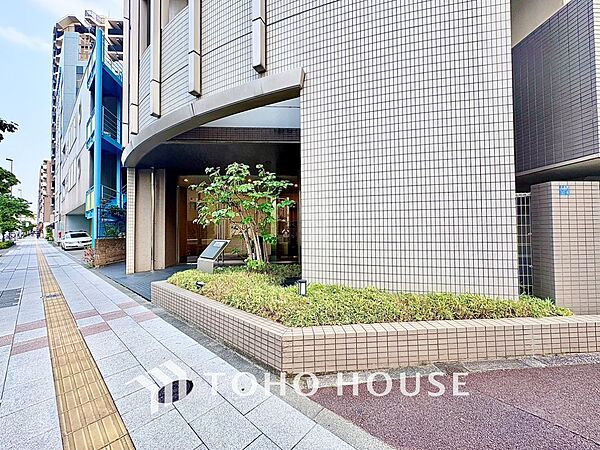 ここからは空が遠くまで見える。紺碧、曇天、茜色。心もともに映り変わる。東京にもあったんだ。こんな景色が・・・。
