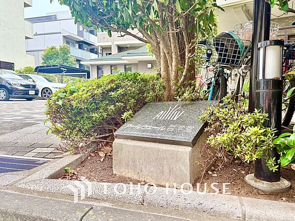 愛しさと、切なさと、心強さと。いつもそばで共感してくれる、恋人のような存在。そんな部屋で生きて行きたい。