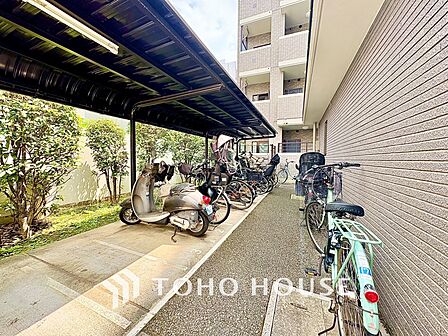 整然と並んだ自転車。居住者のモラルの高さが伺える。