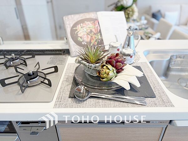 【KITCHEN】◆ワクワク◆開放的で機能性も高いシステムキッチン。お子様は毎日のご飯にワクワク！
