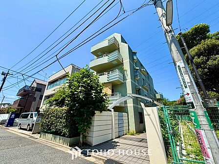 ◆共有空間◆些細な事でほっぺを膨らまして怒る君。それでも僕達はこれからも一緒だよ。喧嘩をしても離れたくないから一つはさんだ同じ場所にいる。分かるよ。そこに君が