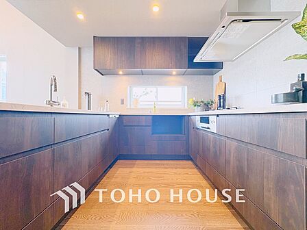 【KITCHEN】◆ワクワク◆開放的で機能性も高いシステムキッチン。お子様は毎日のご飯にワクワク!