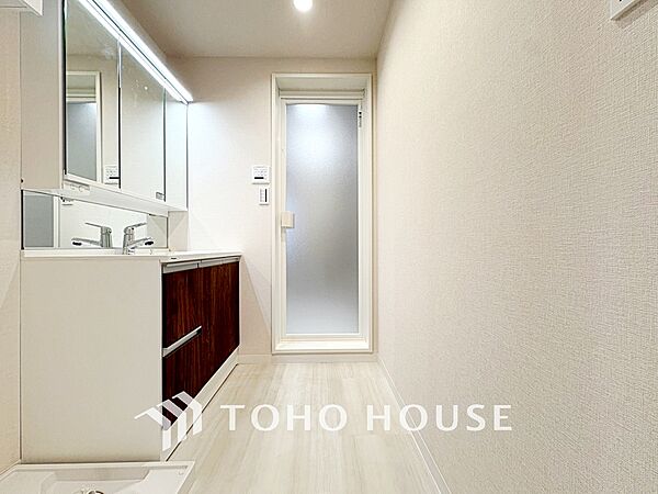 【WASHROOM】◆快適◆煌びやかな暮らしの中にも忘れたくない快適さ。大きな収納が助けてくれます。
