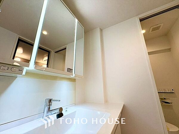 【WASHROOM】◆快適◆煌びやかな暮らしの中にも忘れたくない快適さ。大きな収納が助けてくれます。
