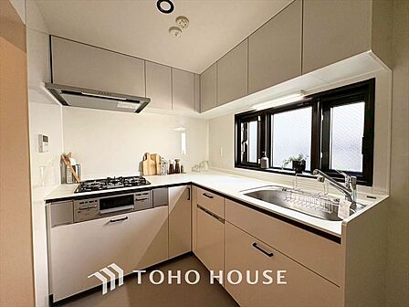 【KITCHEN】◆ワクワク◆開放的で機能性も高いシステムキッチン。お子様は毎日のご飯にワクワク!