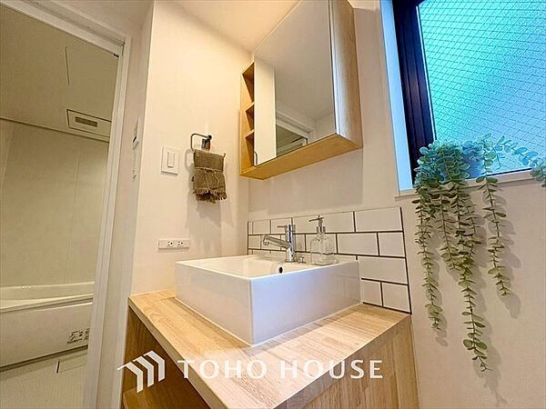 【WASHROOM】◆快適◆煌びやかな暮らしの中にも忘れたくない快適さ。大きな収納が助けてくれます。