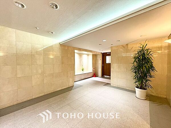 【ENTRANCE】◆そびえ立つ◆我が家のシンボル。遠くの空が赤く染まる夕べが待ち遠しい。