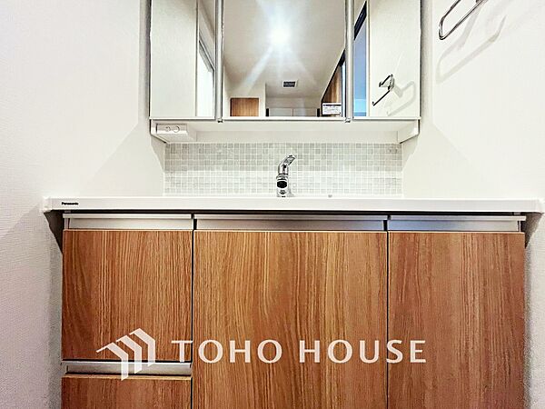 【WASHROOM】◆快適◆煌びやかな暮らしの中にも忘れたくない快適さ。大きな収納が助けてくれます。