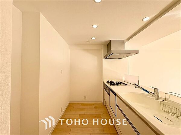 【KITCHEN】◆ワクワク◆開放的で機能性も高いシステムキッチン。お子様は毎日のご飯にワクワク！